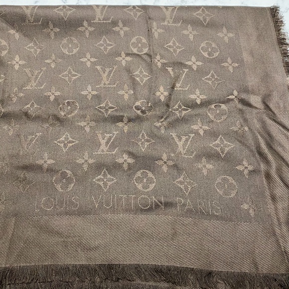 Louis Vuitton Authentic Monogram Shawl - Picture 1 of 10